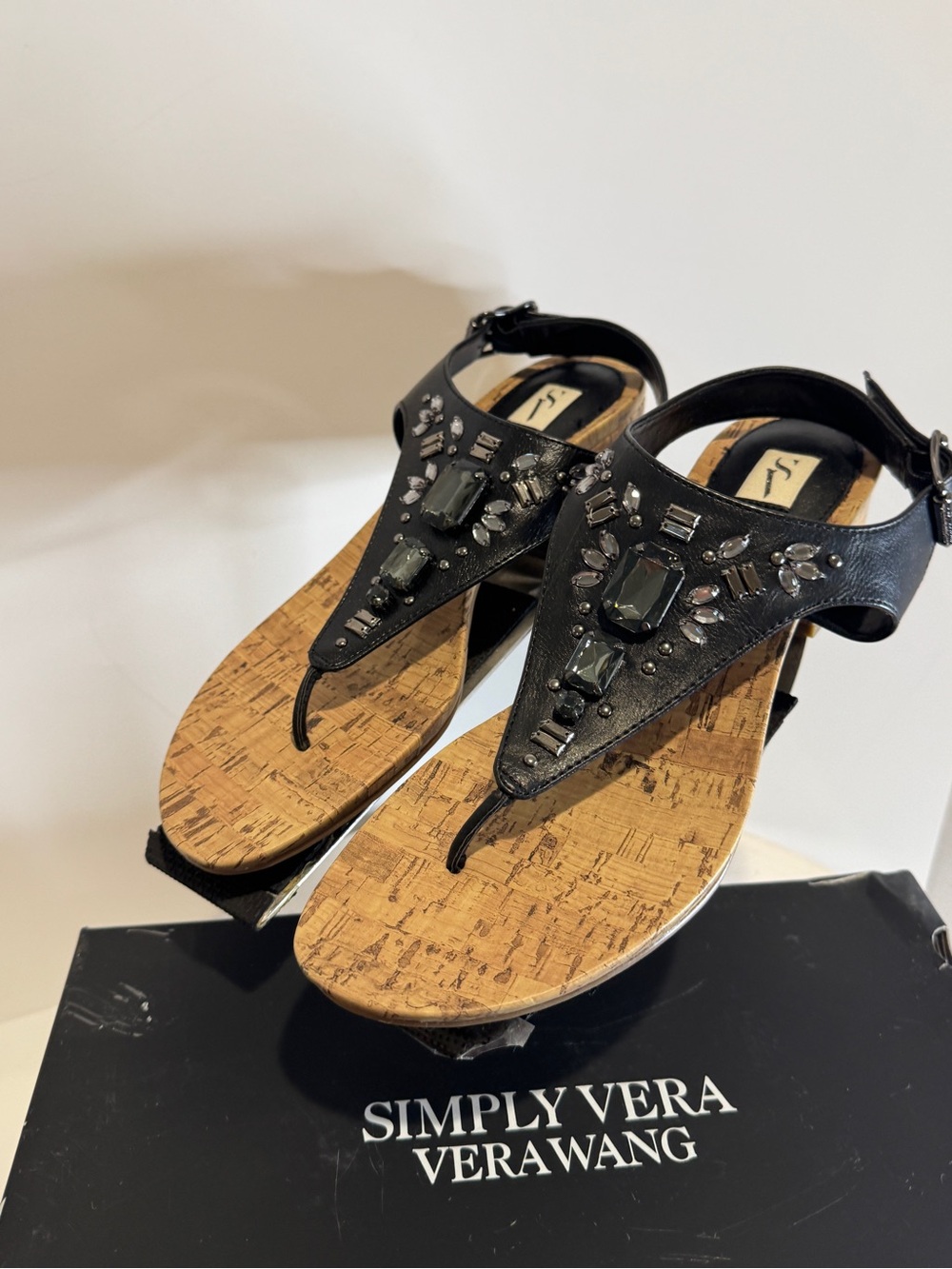 Simply Vera Vera Wang Darlen Black Jeweled Cork-Trim Thong Sandals size 9.5 NEW
